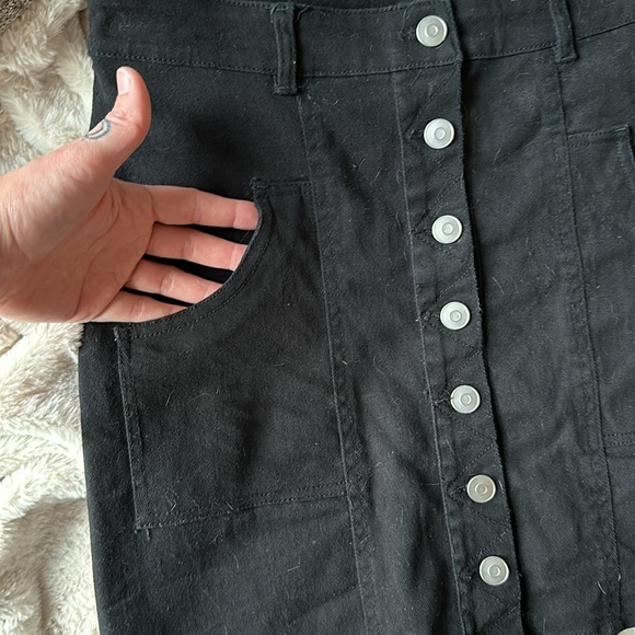 Black Button-Up Jean Skirt - Picture 2 of 4